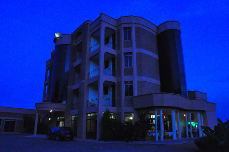 Faraja Hotel Рухенгери Екстериор снимка