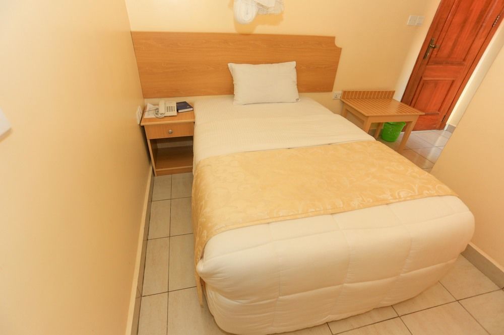 Faraja Hotel Рухенгери Екстериор снимка